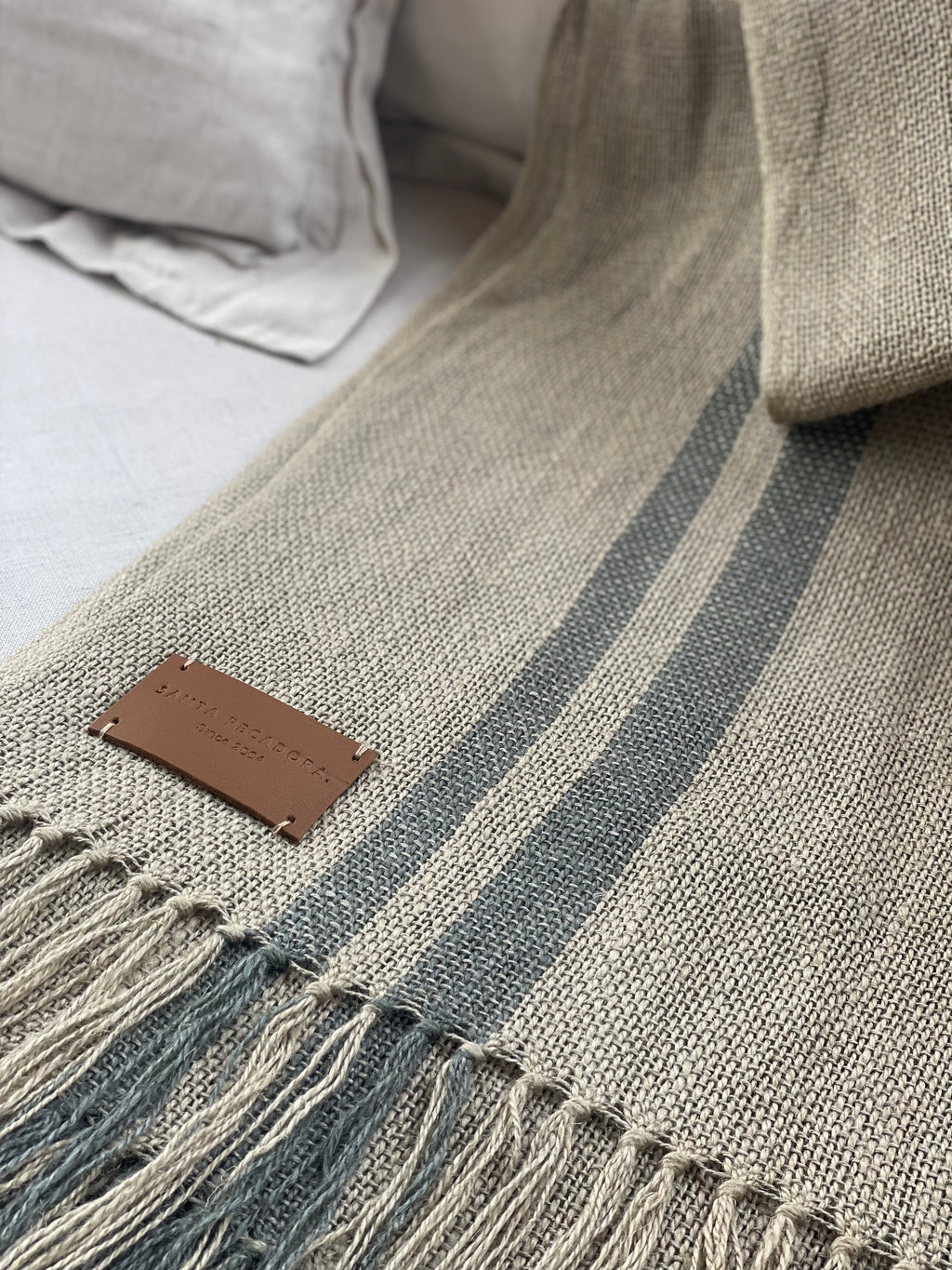 Manta hilado de lino beige con lineas grises