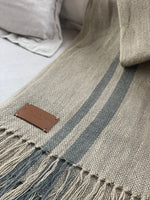 Manta hilado de lino beige con lineas grises