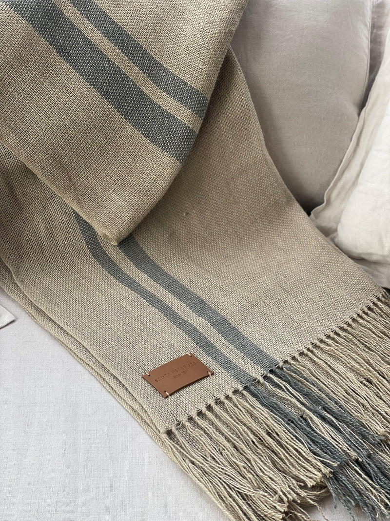 Manta hilado de lino beige con lineas grises