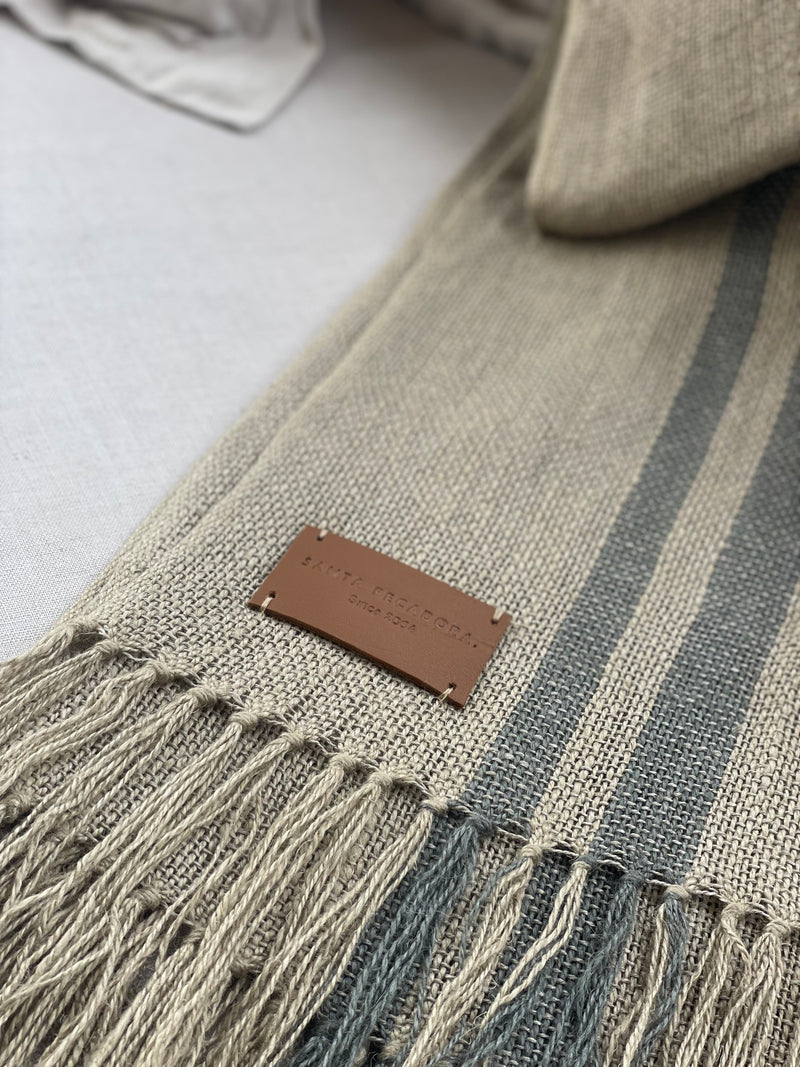 Manta hilado de lino beige con lineas grises