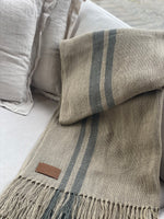 Manta hilado de lino beige con lineas grises