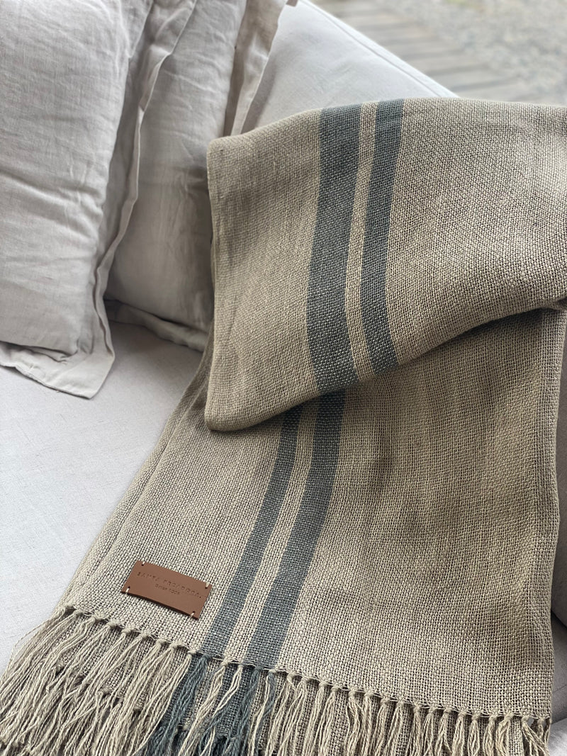 Manta hilado de lino beige con lineas grises