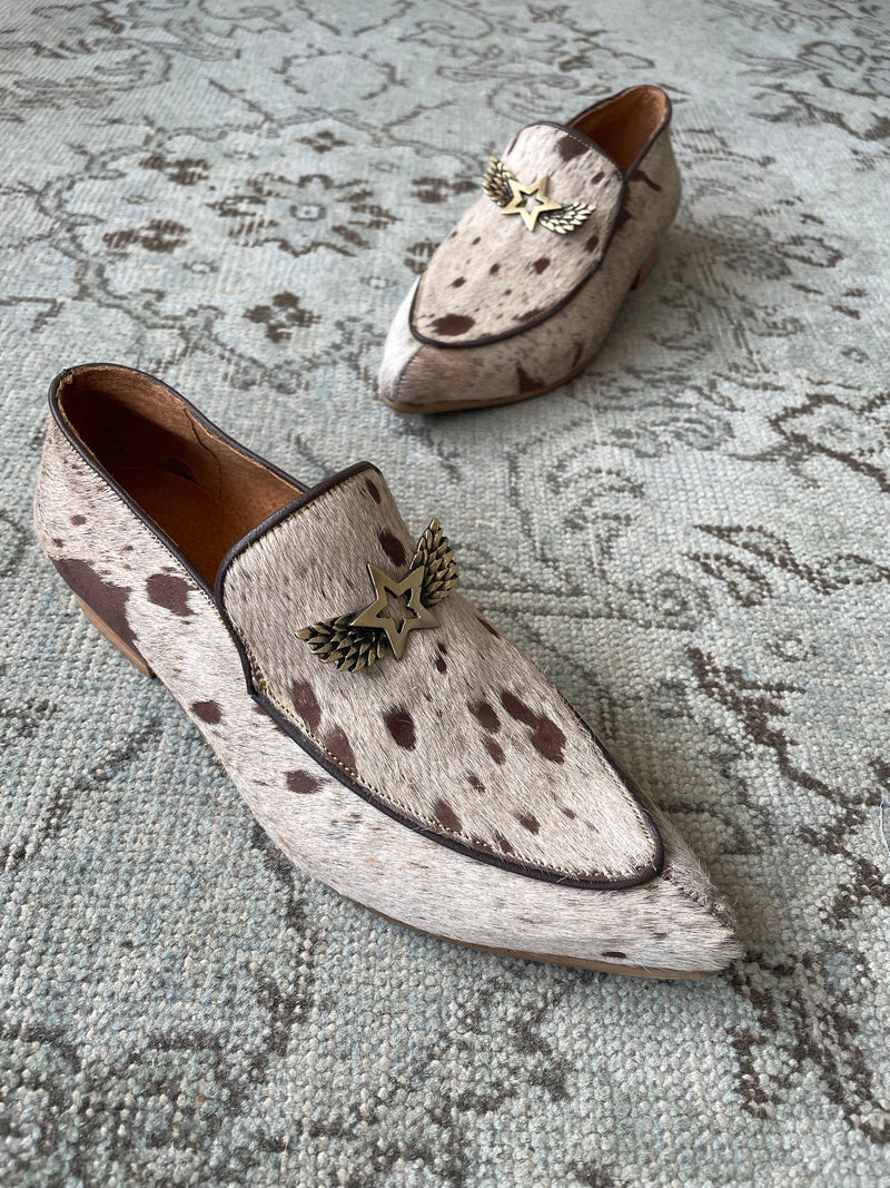 Mocasín Delfina cuero pelo beige con marrón