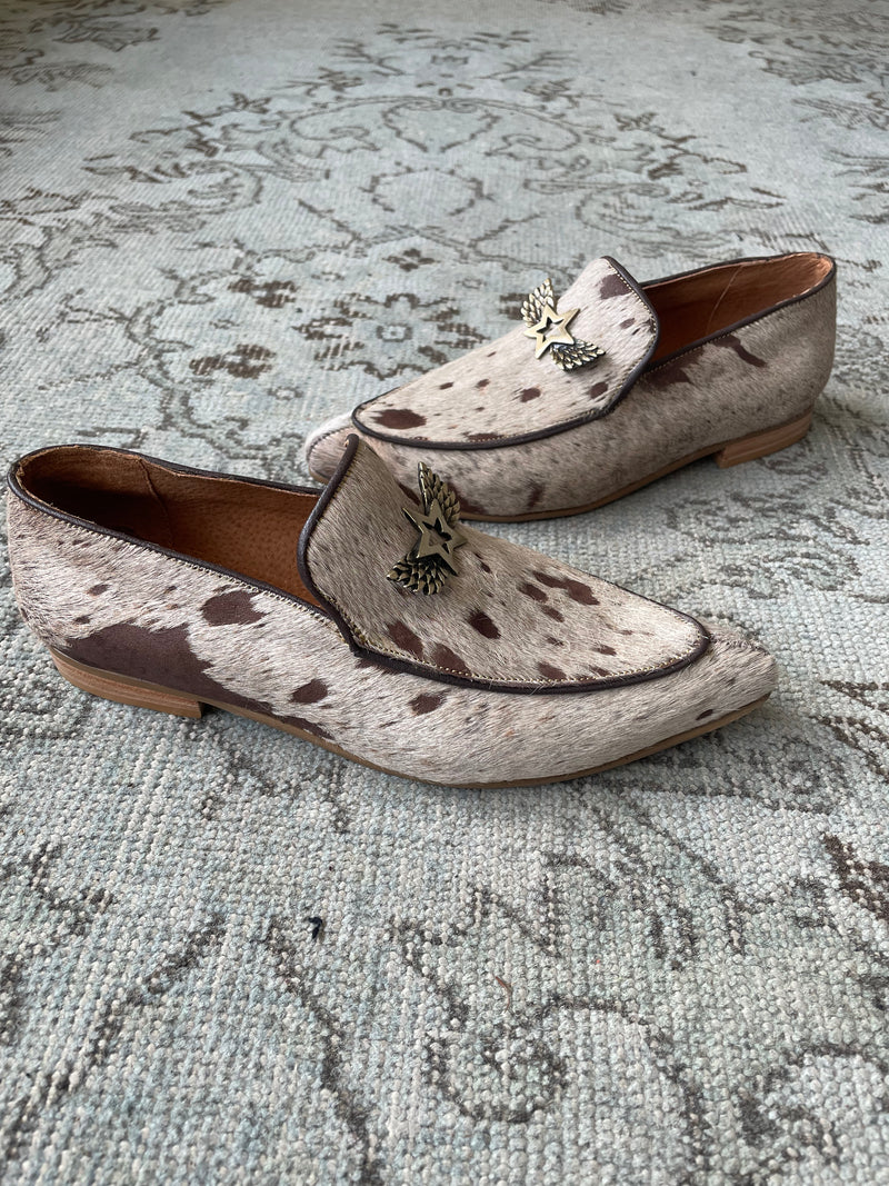Mocasín Delfina cuero pelo beige con marrón