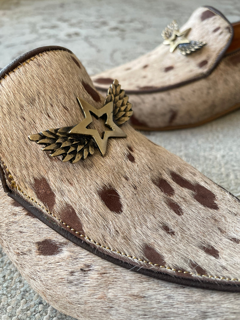 Mocasín Delfina cuero pelo beige con marrón