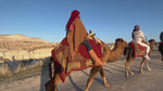 Poncho gorro unisex lana y alpaca camel broches negro
